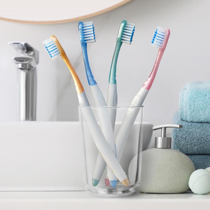 Зубная щетка COLGATE Extra Density жесткая цвет в ассортименте