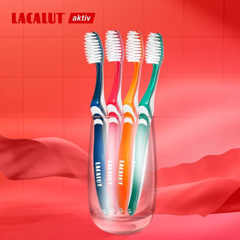 Зубная щетка Lacalut aktiv в ассортименте