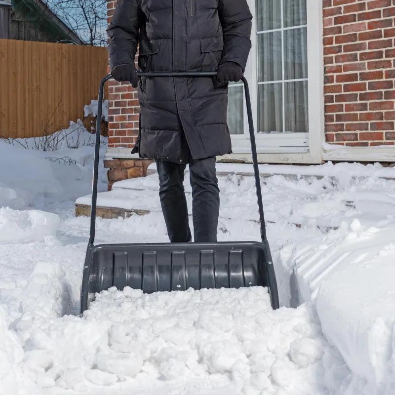 Движок для уборки снега пластик 690х470х1420мм стальн рукоят Сибртех 61642