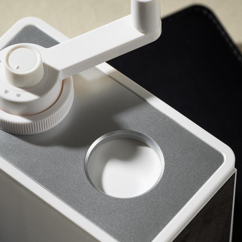 Точилка для карандашей механическая Deli 71160 1 отверстие пластик, белый