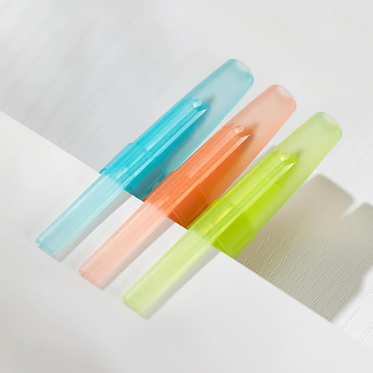 Ручка шариковая неавтомат. Deli EQ31,пул.нак0,7,круг,мягк.грип,син,в асс