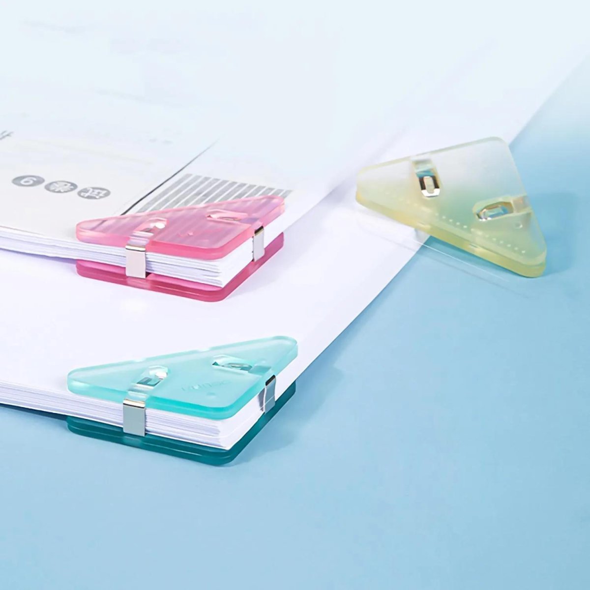 Зажимы для бумаг Deli EQJ8530, 4шт/уп,4цв,32мм, до 40л,угл, пласт