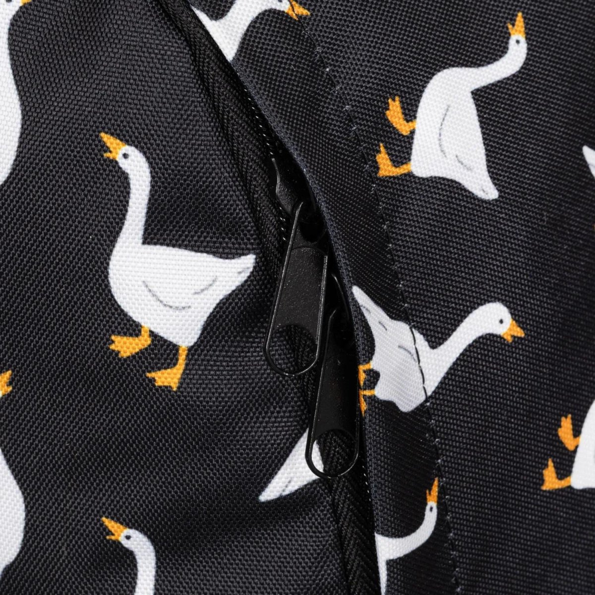 Рюкзак школьный Комус Класс  Light Гуси, черный, 1 отд