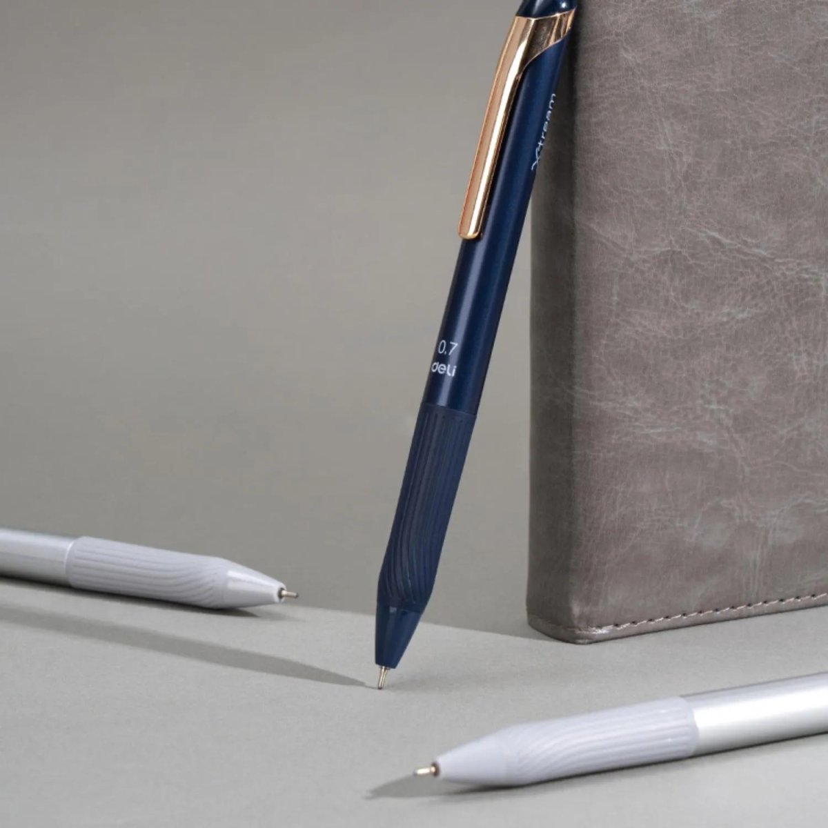 Ручка шариковая автомат. Deli EQ88-BL,син,игол.нак,0,7мм,пониж.вязк,2цв .сс