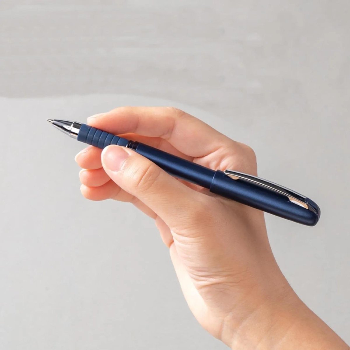 Ручка шариковая неавтомат. Deli EQ126-BL,пулевидн.нак,син,0,7мм, пласт,асс