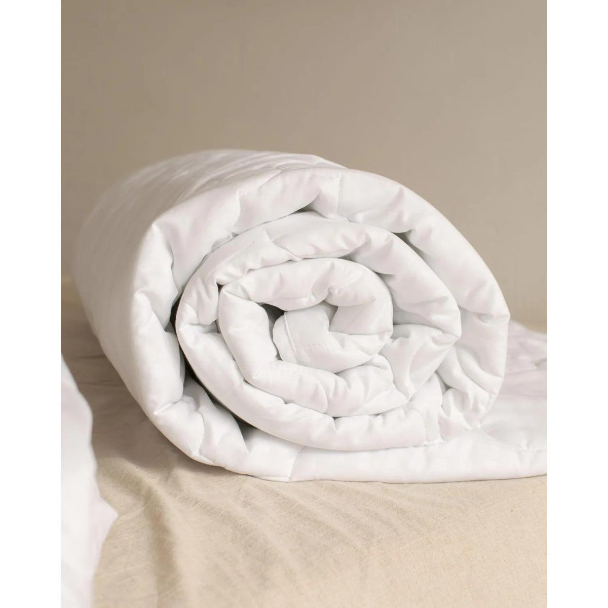 Одеяло 140х205 стег, кант, 200-250гр/м2 (холлоф/микроф),бел,10шт/уп