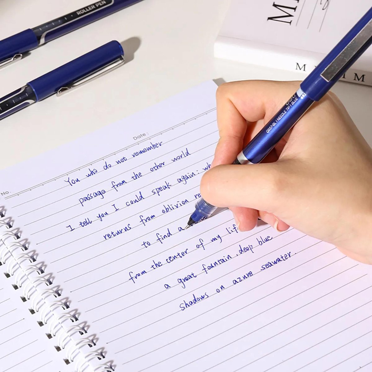 Роллер Deli EQ657-BL,иг.нак0,5,мет.клип,кругл.корп,синие черн