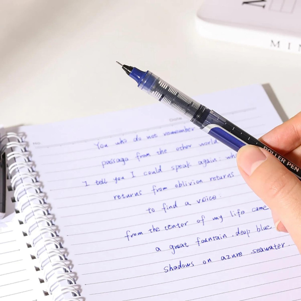 Роллер Deli EQ657-BL,иг.нак0,5,мет.клип,кругл.корп,синие черн